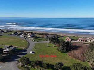 105 Shoreline Dr, Smith River, CA