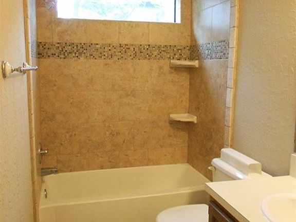 4th image of 6828 NW Willow Springs Dr