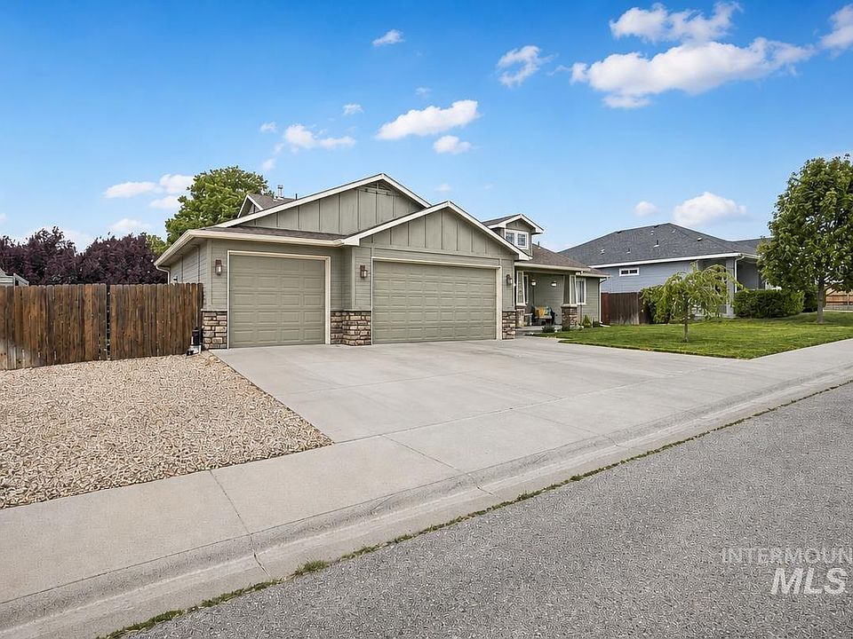 1st image of 1557 NE Cinderloop