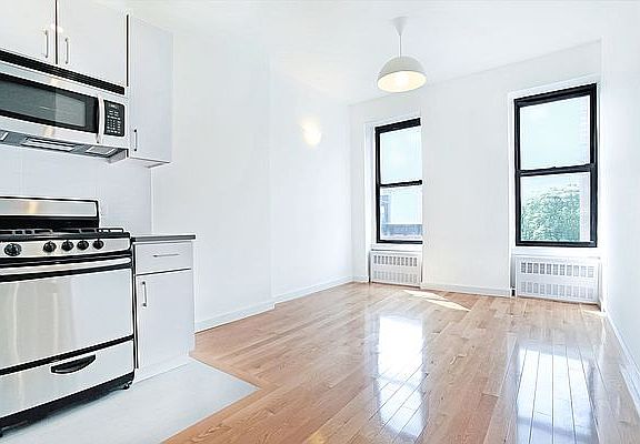5th image of 2034 5th Ave APT 2