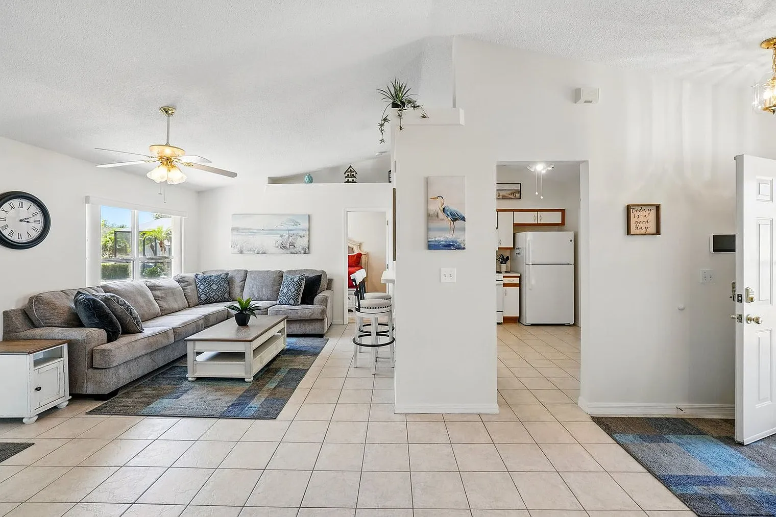 3 bed, 2.0 bath, 1248 sqft, $3,044 — Photo 2