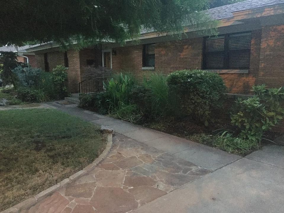 Front walk from Driveway to Front Door