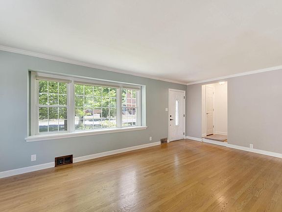 3rd image of 5639 N Bay Ridge AVENUE