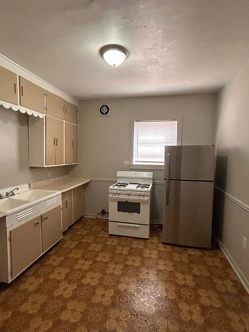2329 S Harrison St. — Photo 4