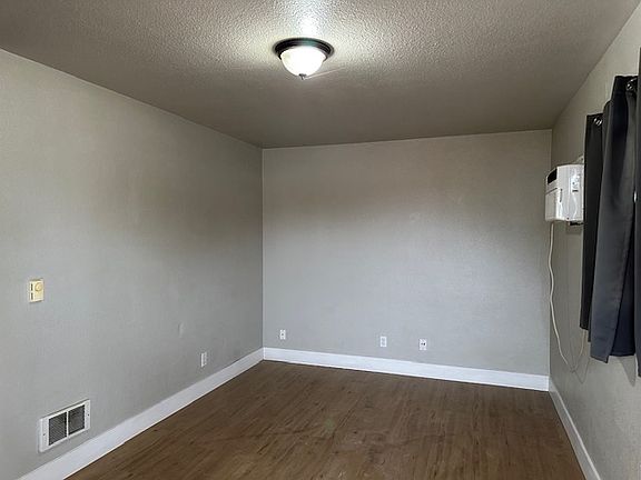 3rd image of 526 N 5th Ave