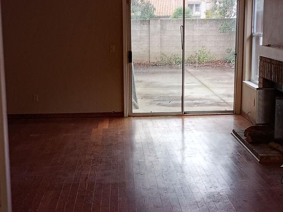 5th image of 324 Bradley Dr