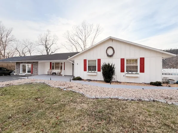 306 Woodbrook Dr, Covington, VA 24426