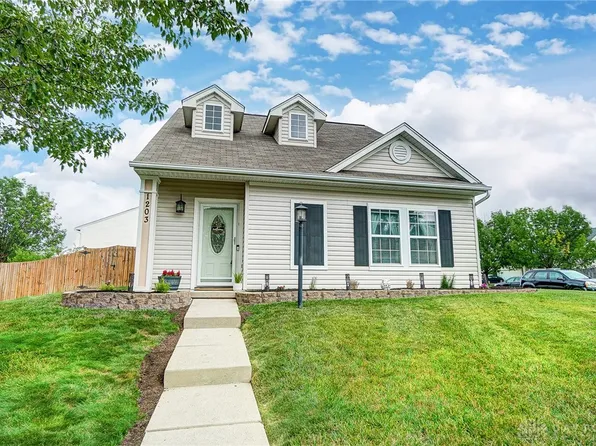 1203 Sunset Dr, Englewood, OH 45322