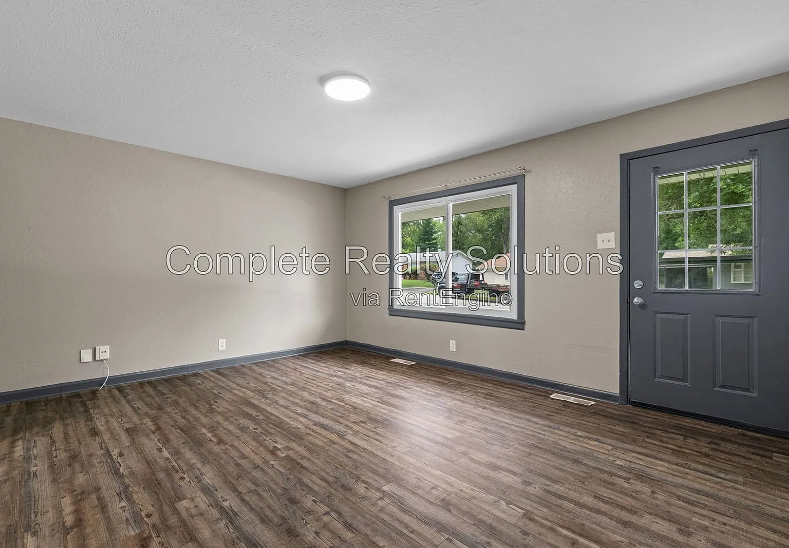 3 bed, 1.0 bath, 912 sqft, $1,200 — Photo 4