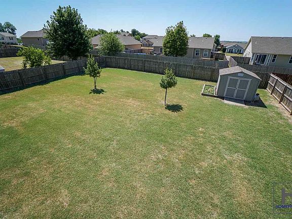 4th image of 2709 Oakwood Dr