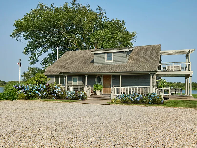 102 Little Neck Rd — Photo 8