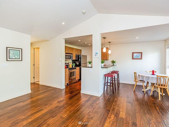 4th image of 15152 NE 82nd St Unit 303