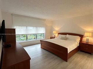 3600 N Mystic Pointe Dr #707, Miami, FL 33180