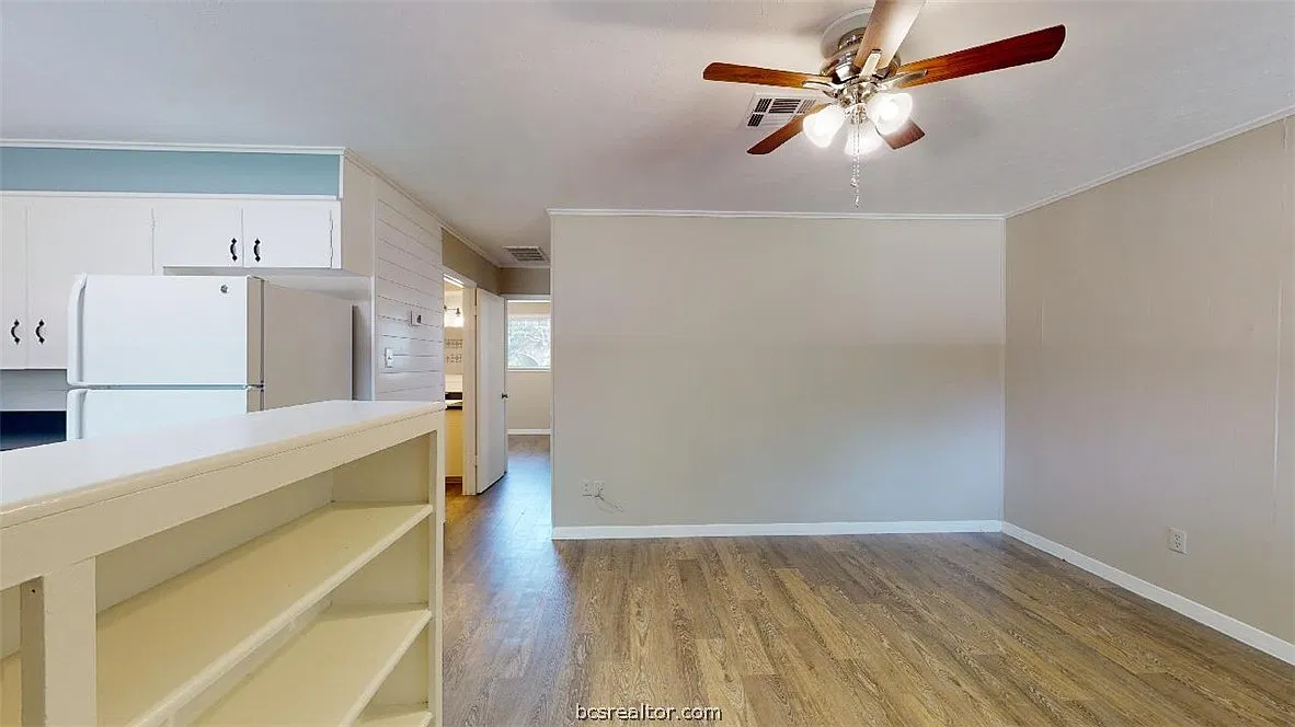 2 bed, 1.0 bath, 744 sqft, $1,000 — Photo 3