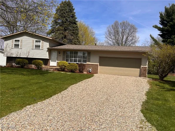 13646 Sunflower Ave NW, Mogadore, OH 44260
