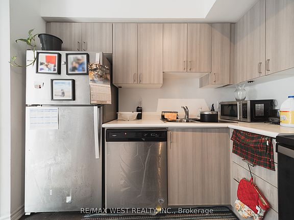 4th image of 1 Falaise Rd #203