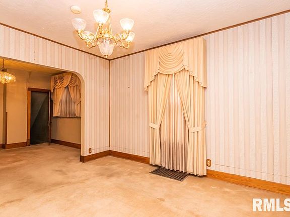 4th image of 2313 W Lincoln Ave