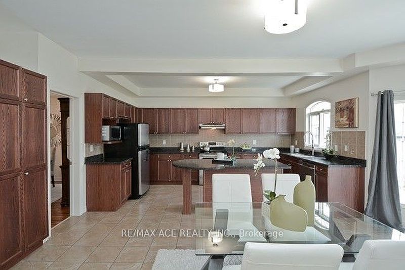 Ajax House for rent - 4 Bedrooms — photo 7