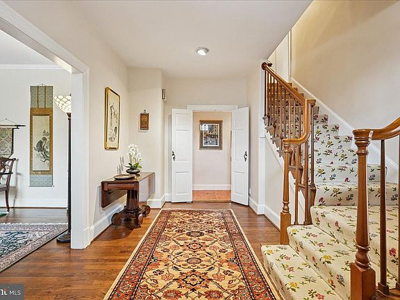 3rd image of 4708 Linnean Ave NW