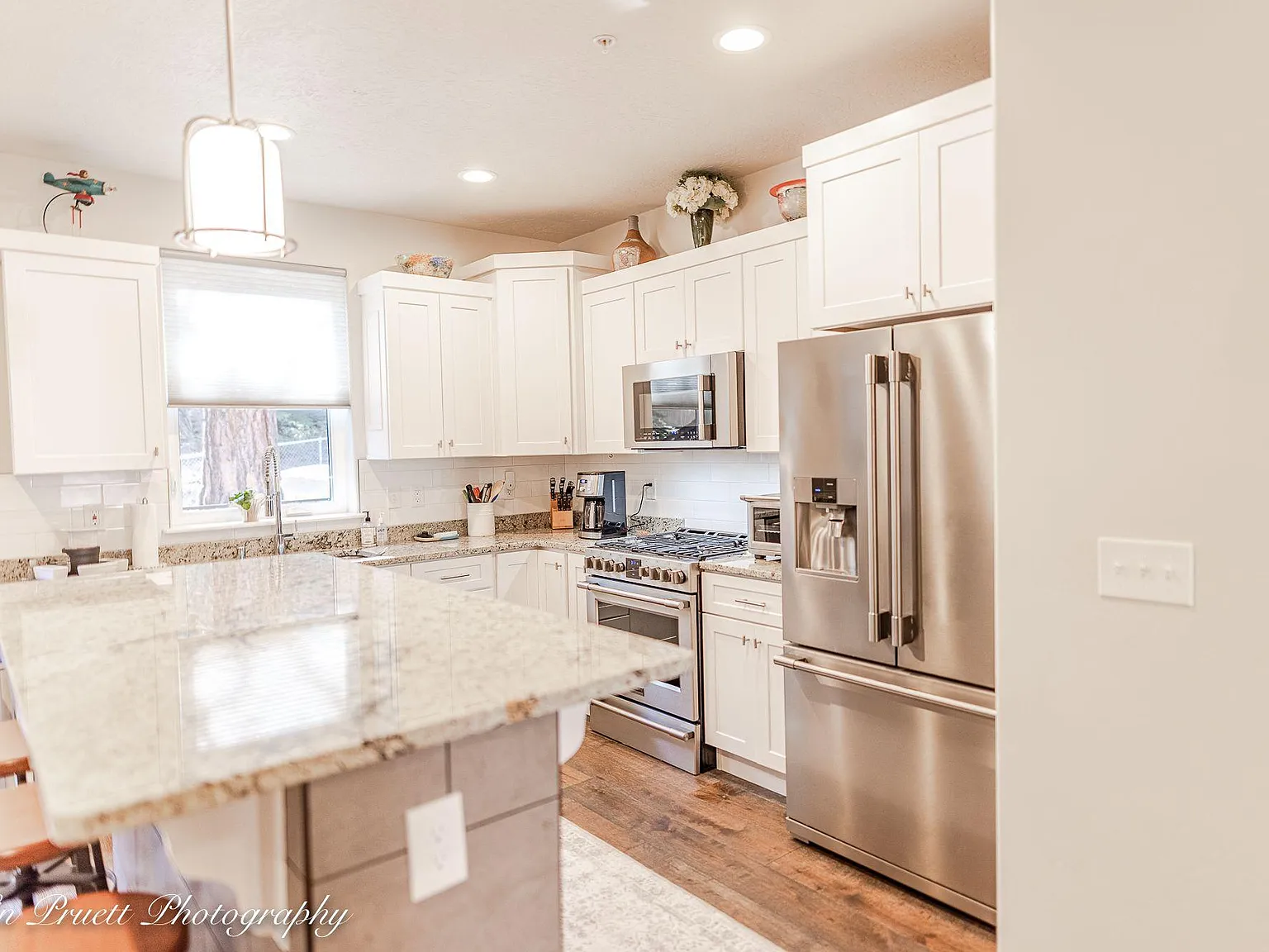 365 Cottonwood Ct — Photo 2