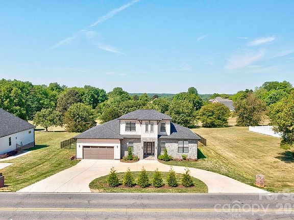 2nd image of 1129 Stony Point Rd