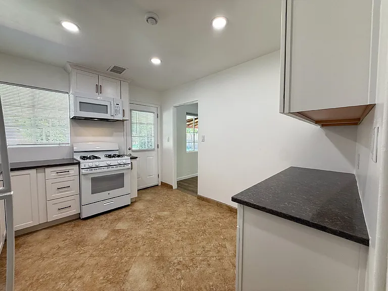 1514 W Rovey Ave — Photo 12