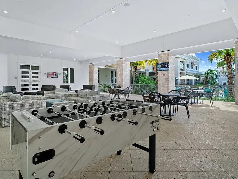 Centre Pointe Apartments — Photo 46