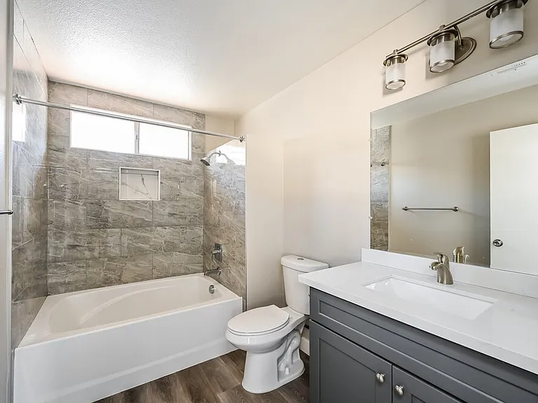 1512 Spreading Oak Dr — Photo 9