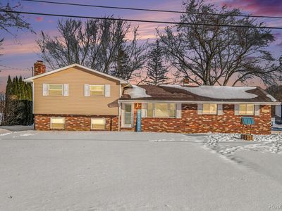 6359 E Bristol Rd, Burton, MI, 48519