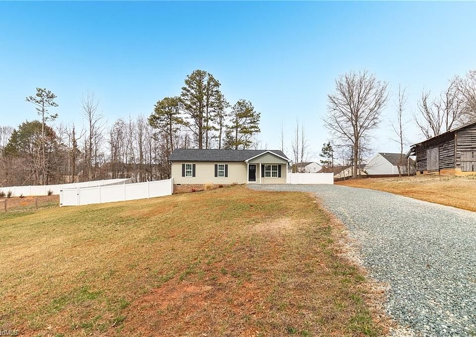 1st image of 2069 Darwick Rd