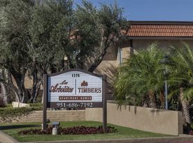 Los Arbolitos Riverside Apartments