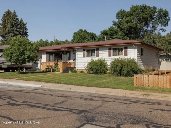 876 8th Ave W, Dickinson, ND 58601