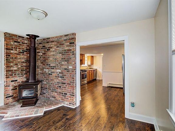 3rd image of 9 Briarcliff Pl
