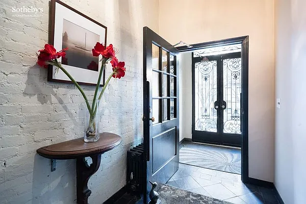 Rented by Sotheby's International Realty | media 23