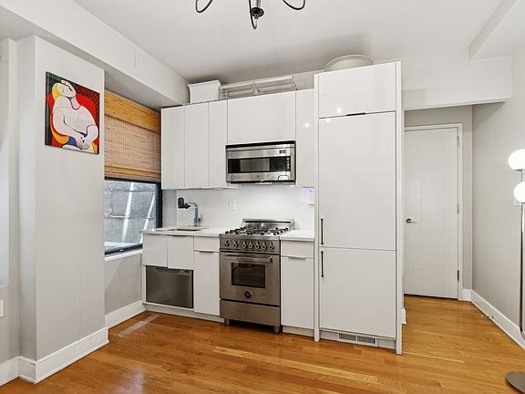 3rd image of 308 W 30th St APT 1A