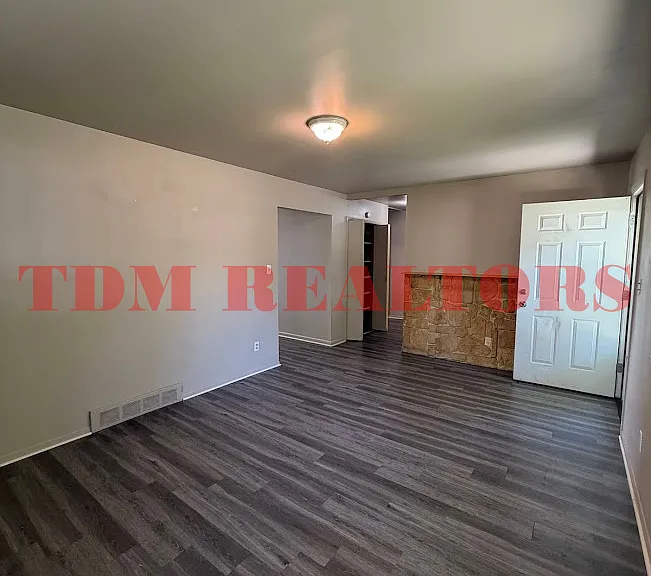 3742 Holly Ave — Photo 3