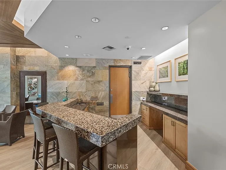 402 Rockefeller #305 — Photo 34