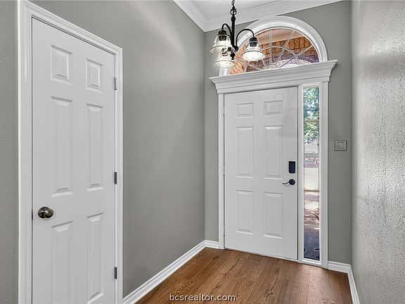 4th image of 2301 Kuykendall Cir
