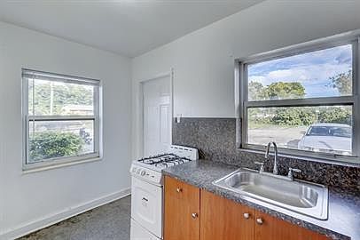 2nd image of 2639 Lincoln St #48