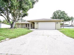 2069 Country Meadows Ln, Sarasota, FL 34235
