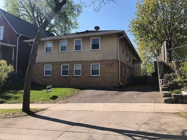 594 Lawson Ave West — Photo 1