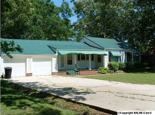 915 Wisteria Ln, Gadsden, AL 35901