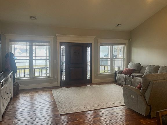 4th image of 160 Cusick Ln
