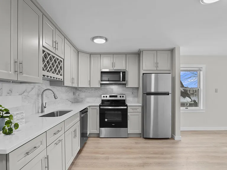 174 E Lake Blvd #R2 — Photo 4