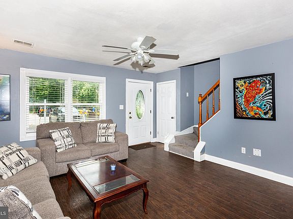 3rd image of 116 Carnival Dr