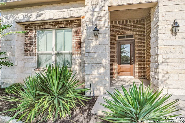 3 bed, 2.0 bath, 2196 sqft, $2,850 — Photo 3