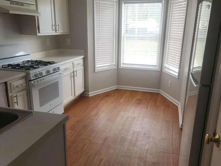 9474 Cypress Ln — Photo 5