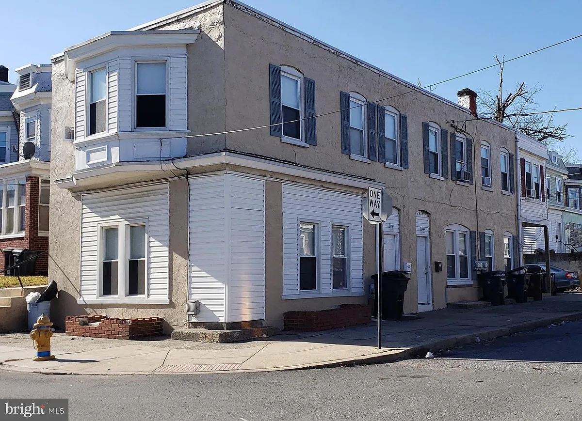 Building Photo - 2423 N Madison St #A