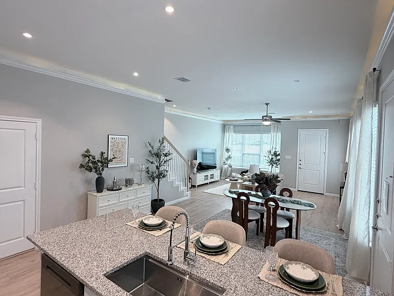 907 Beebrush Ln — Photo 6