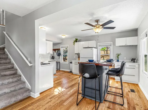 204 20th Ave N, Hopkins, MN 55343